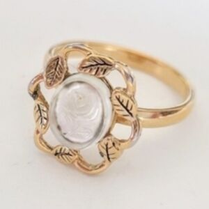 Vintage Sarah Coventry Gold Tone Rose Cameo Ring Adjustable Signed